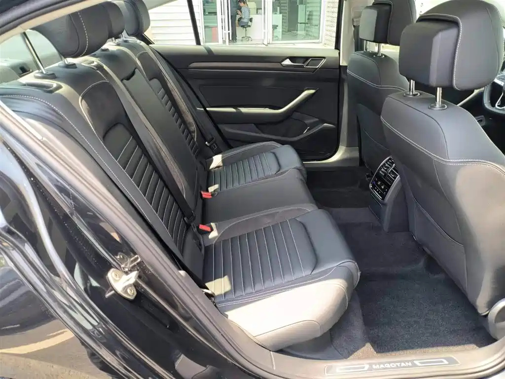 VOLKSWAGEN MAGOTAN 2023
