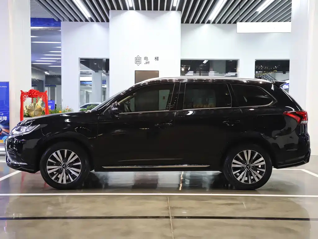 MITSUBISHI OUTLANDER 2023