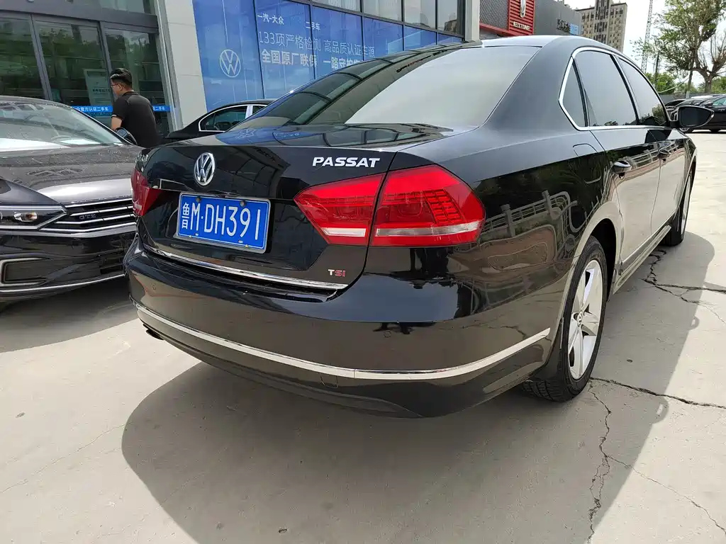 VOLKSWAGEN PASSAT 2015