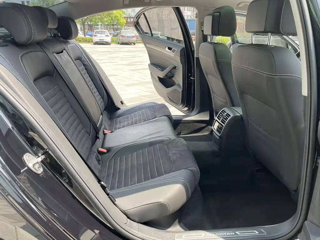 VOLKSWAGEN MAGOTAN 2021