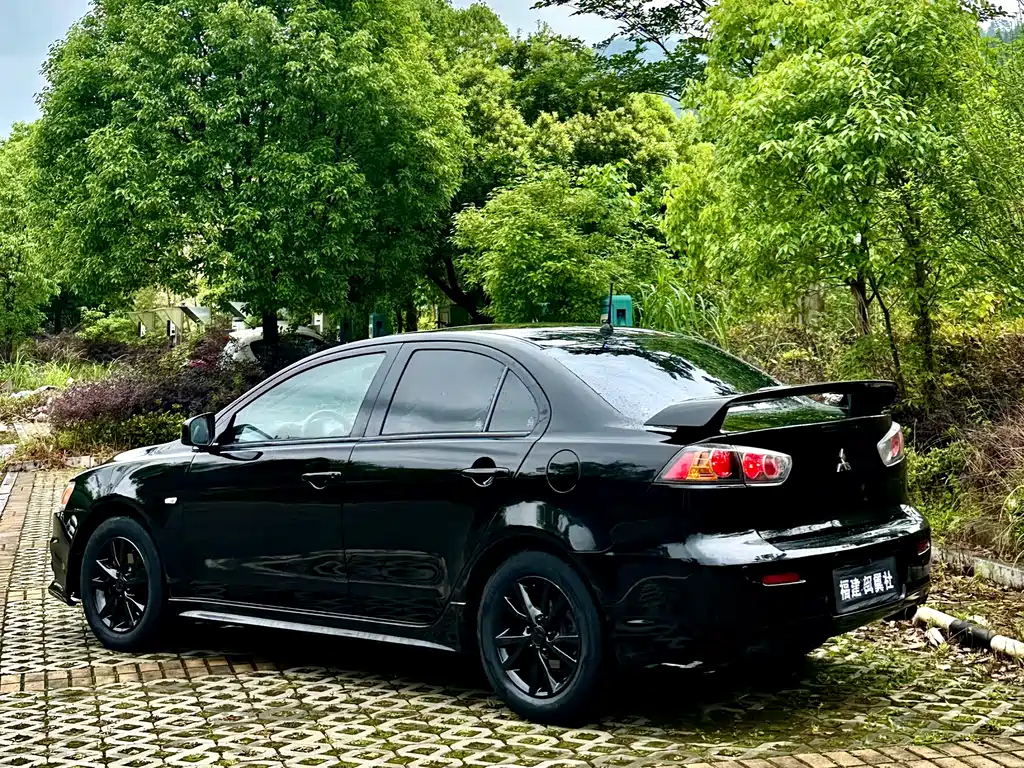 MITSUBISHI LANCER EX 2015