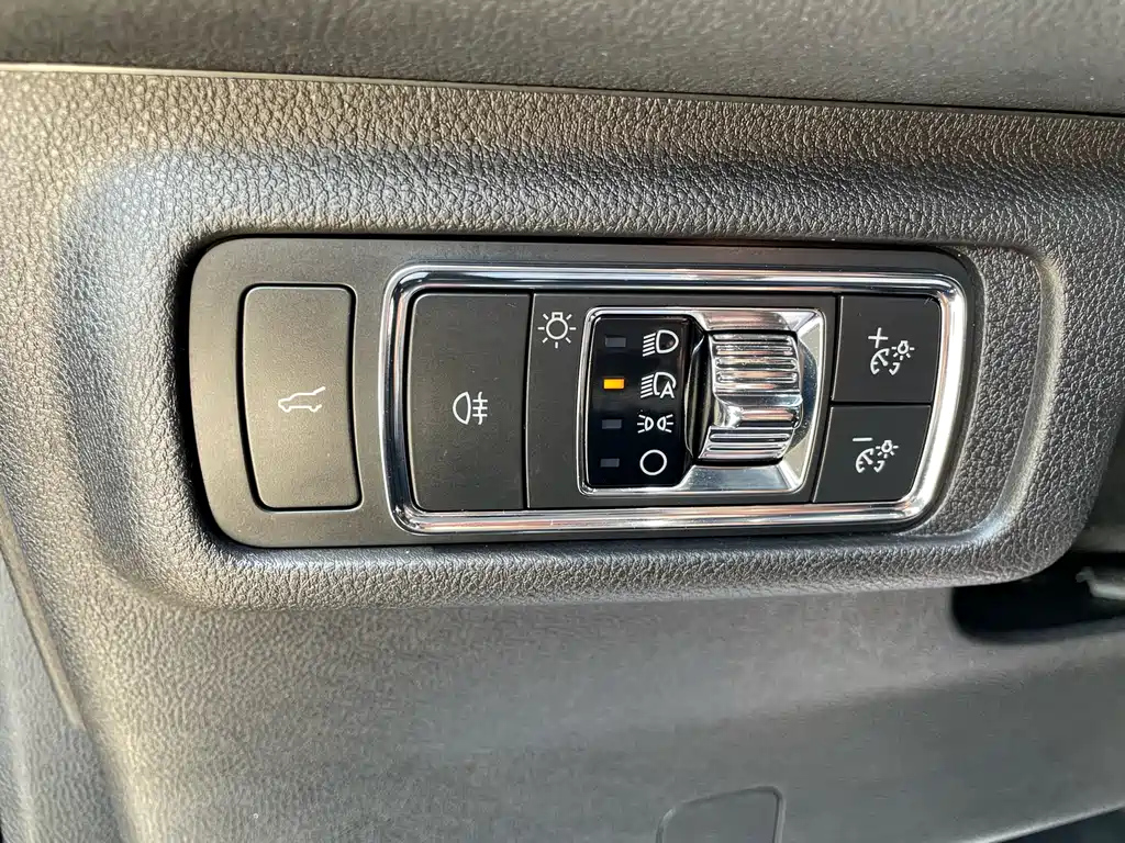 LINCOLN ADVENTURER 2022