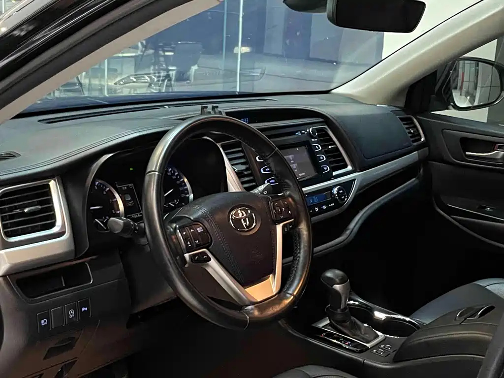 TOYOTA HIGHLANDER 2019