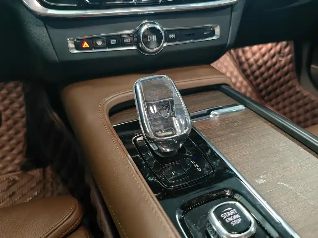 VOLVO S90 2023