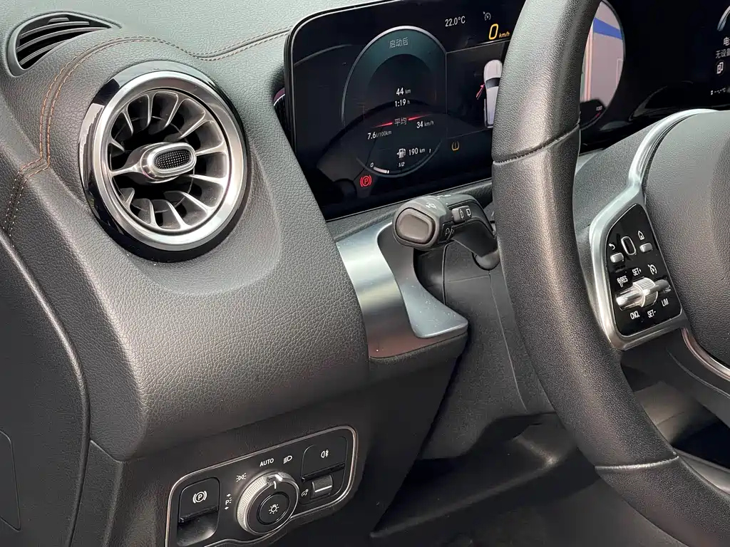 MERCEDES BENZ GLB 2021