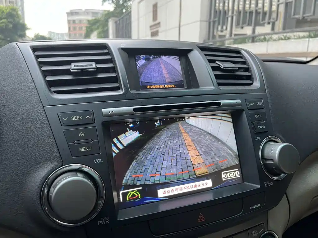 TOYOTA HIGHLANDER 2011