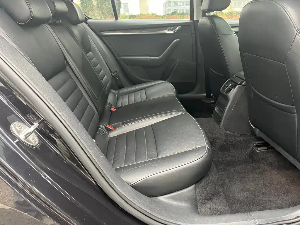 SKODA OCTAVIA 2016
