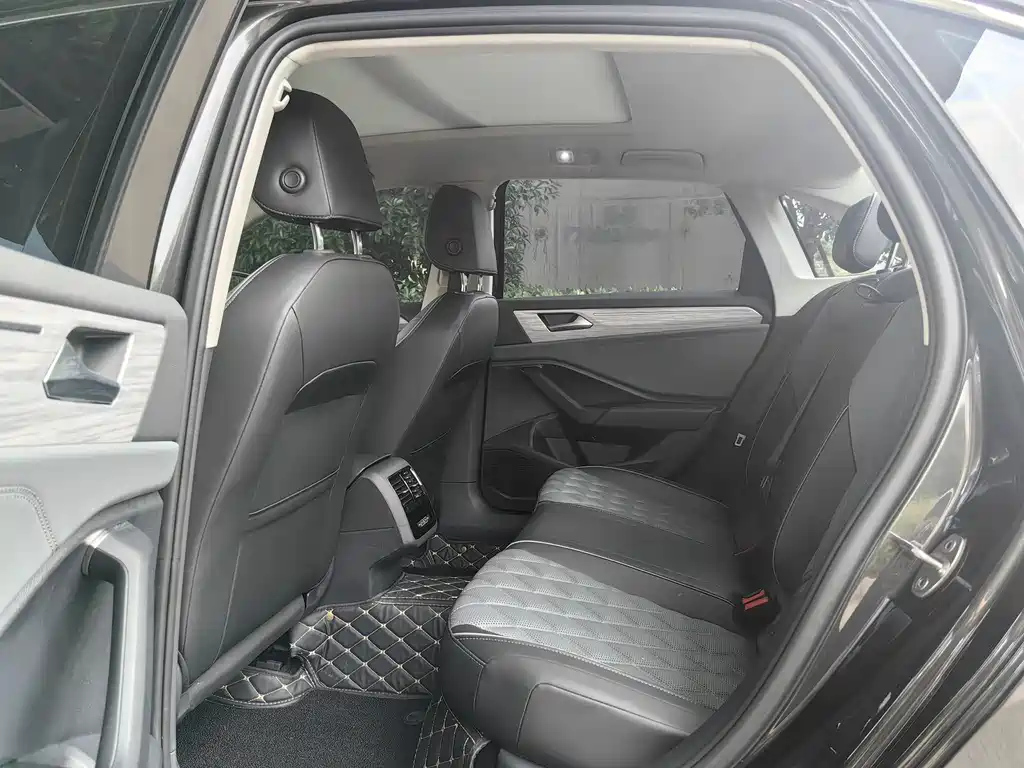 VOLKSWAGEN SAGITAR 2023