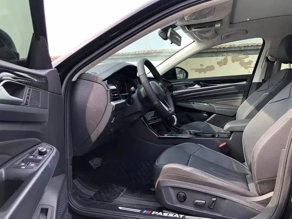 VOLKSWAGEN PASSAT 2023