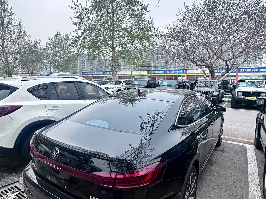 VOLKSWAGEN PASSAT 2023