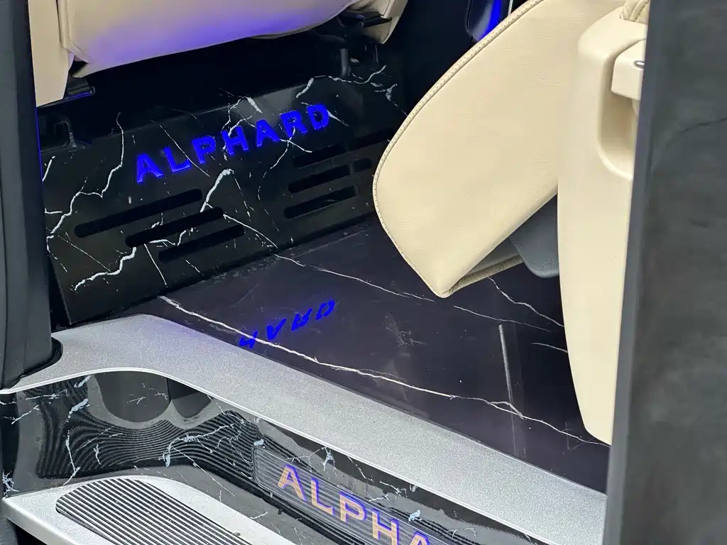 TOYOTA ALPHARD 2018