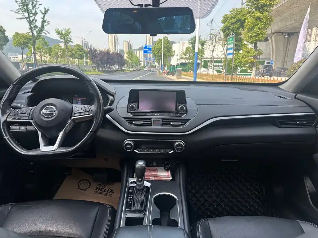 NISSAN TEANA 2019