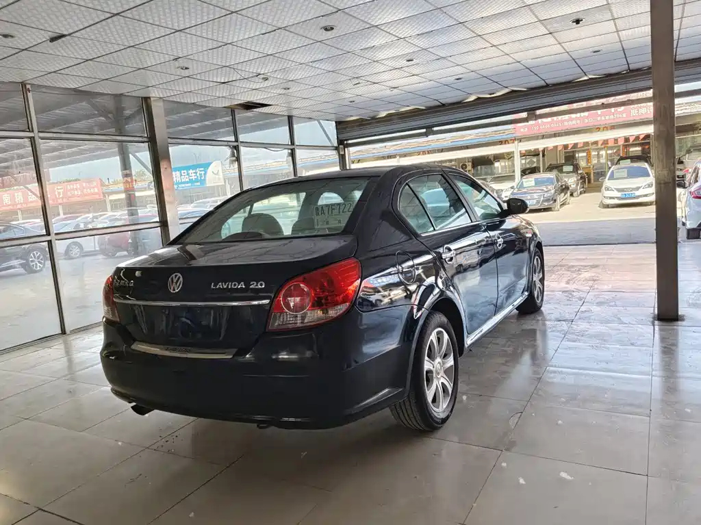 VOLKSWAGEN LAVIDA 2010