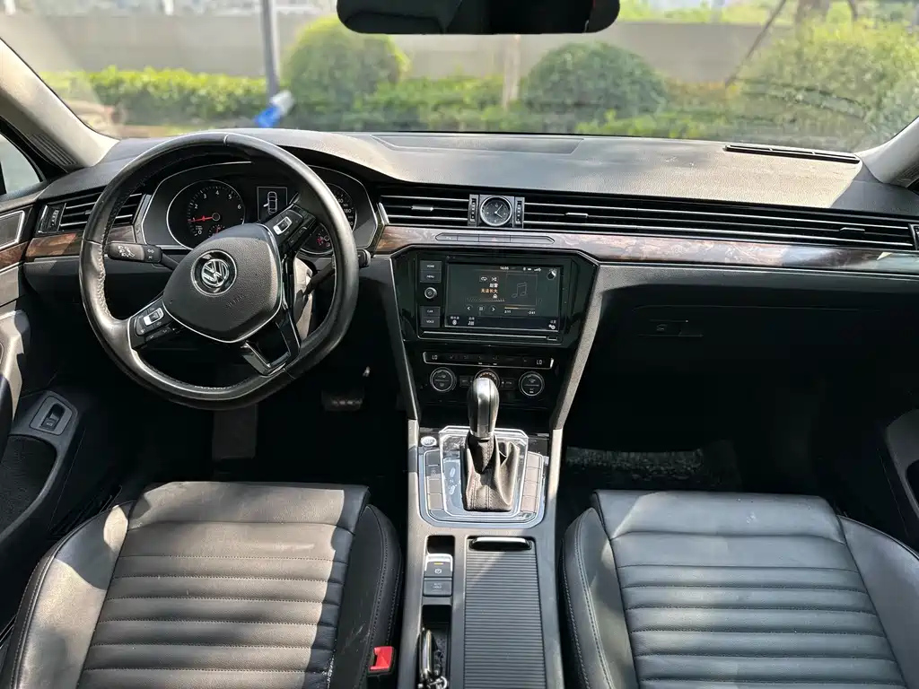 VOLKSWAGEN MAGOTAN 2020
