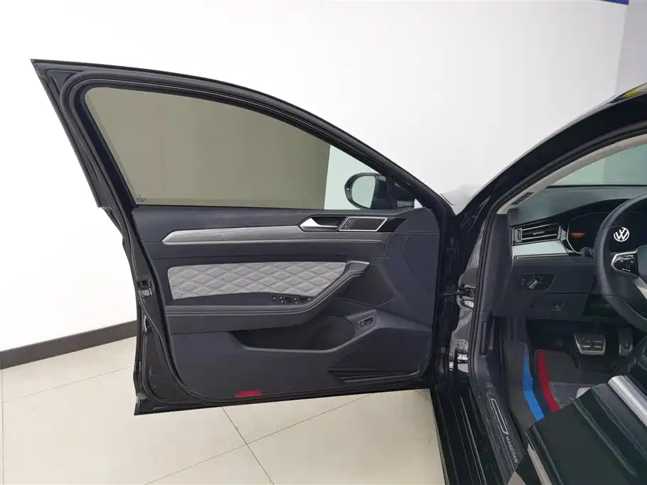 VOLKSWAGEN MAGOTAN 2023