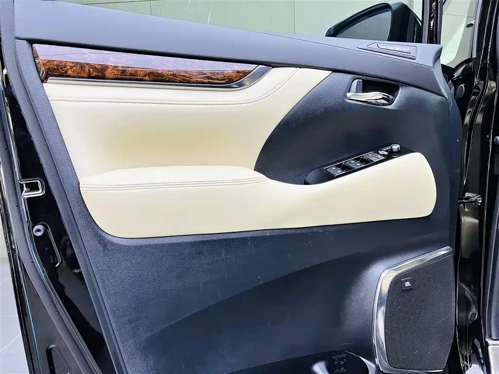 TOYOTA ALPHARD 2018