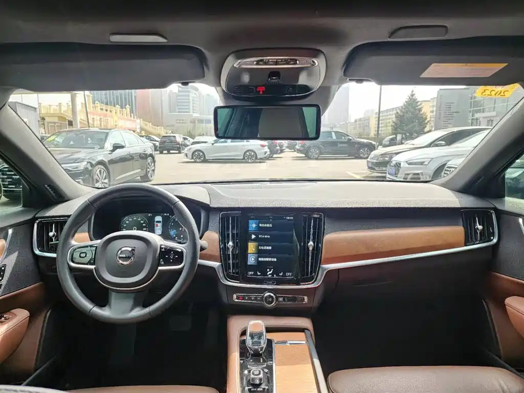 VOLVO S90 2021