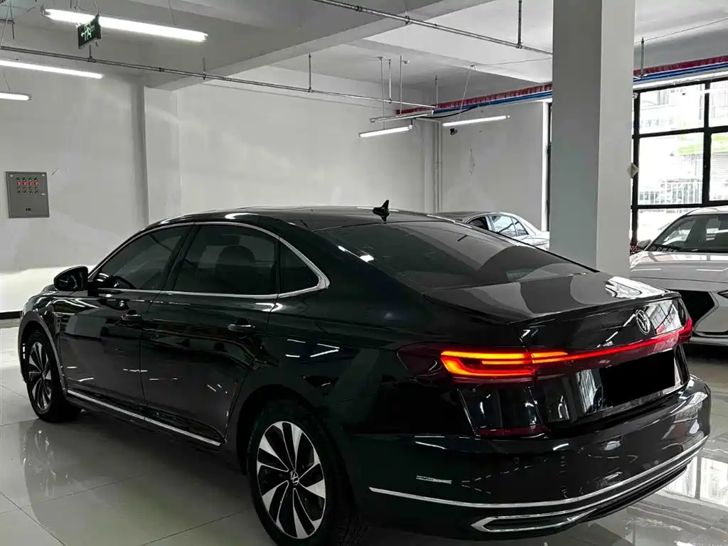 VOLKSWAGEN PASSAT 2021