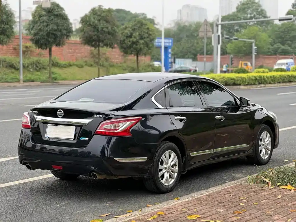NISSAN TEANA 2015