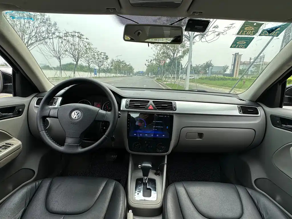 VOLKSWAGEN BORA 2010