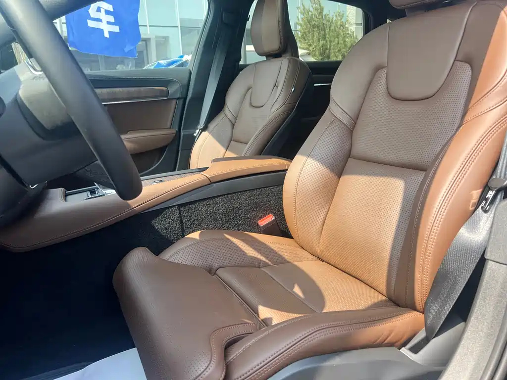 VOLVO S90 2024