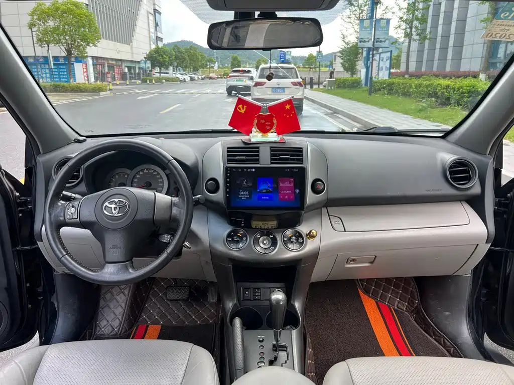 TOYOTA RAV4 RONGFANG 2011