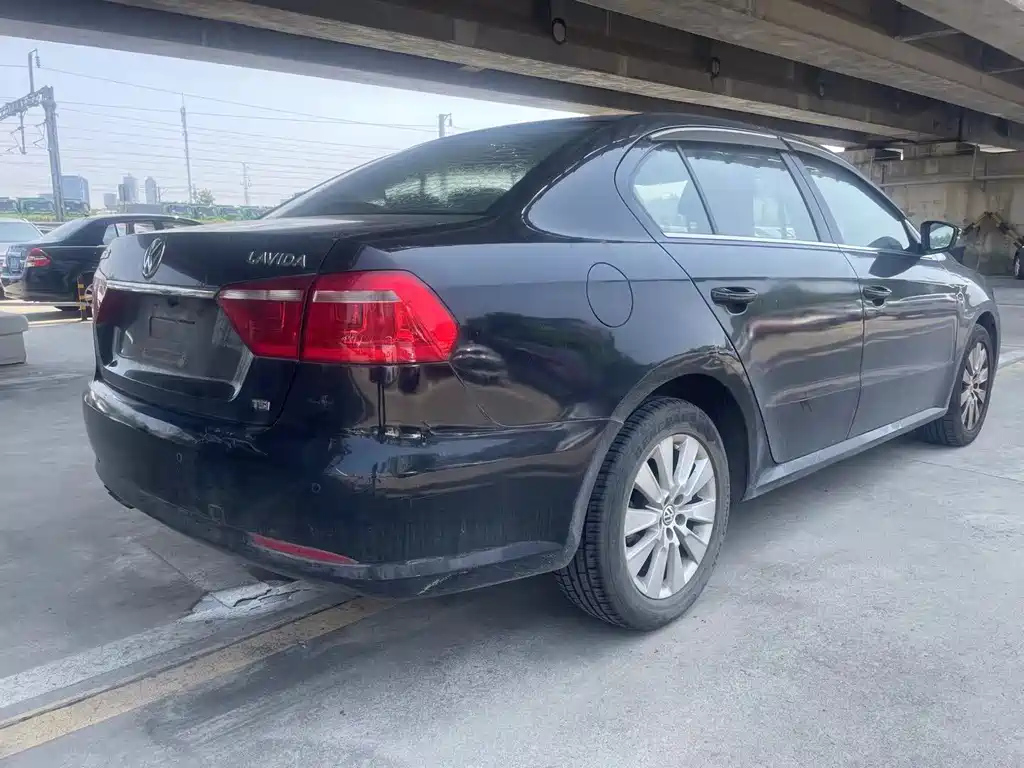 VOLKSWAGEN LAVIDA 2014