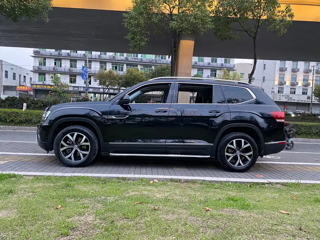 VOLKSWAGEN TOURAN 2021