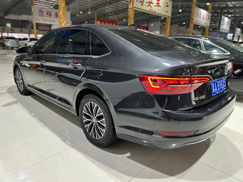 VOLKSWAGEN SAGITAR 2020