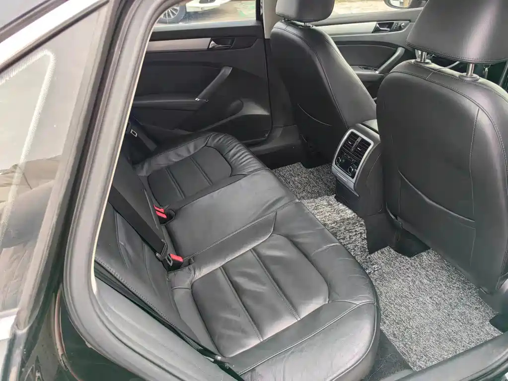 VOLKSWAGEN PASSAT 2015