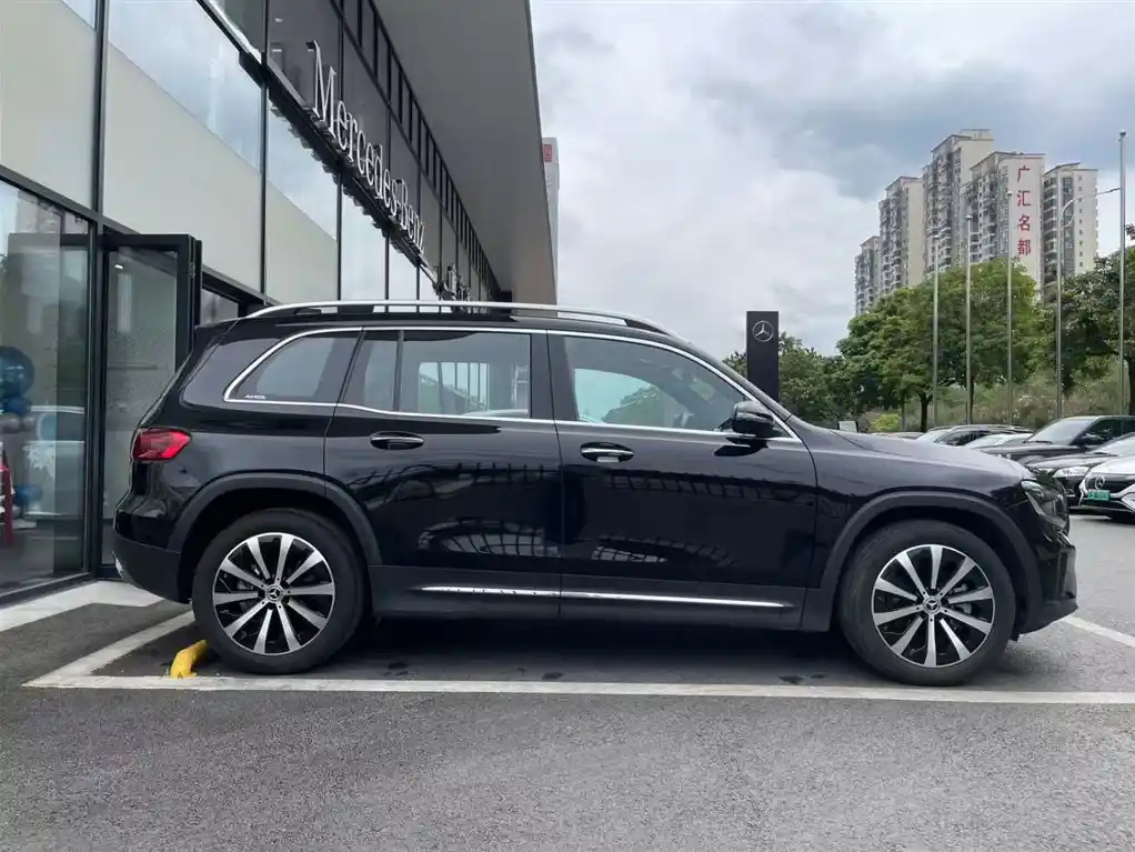 MERCEDES BENZ GLB 2024
