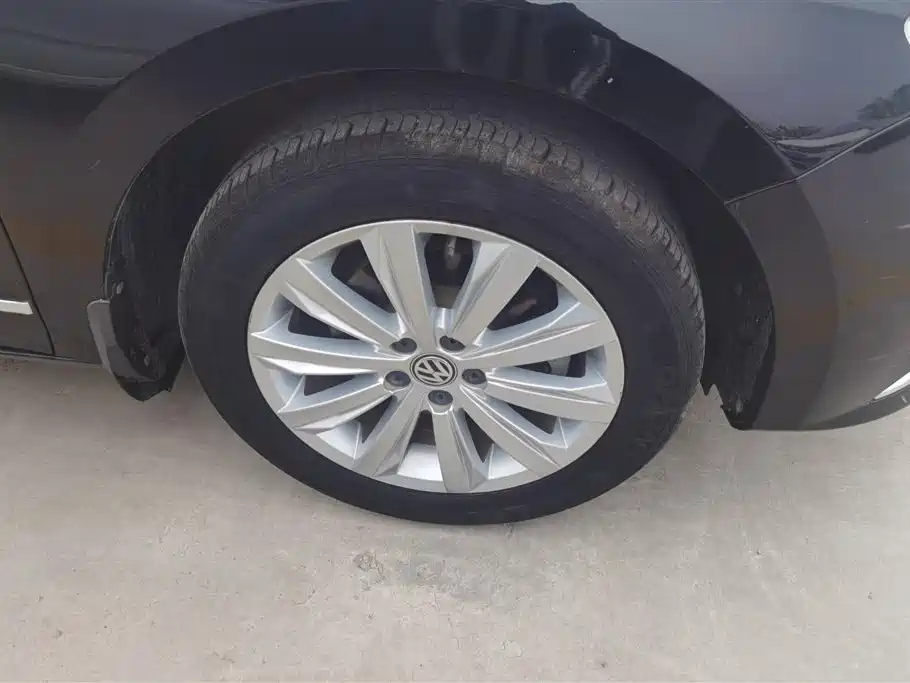 VOLKSWAGEN BORA 2017
