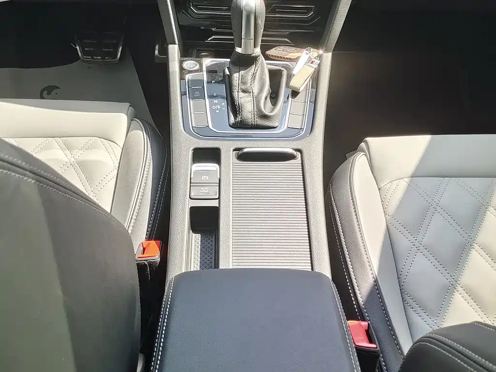 VOLKSWAGEN MAGOTAN 2023