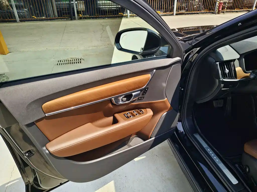 VOLVO S90 2022