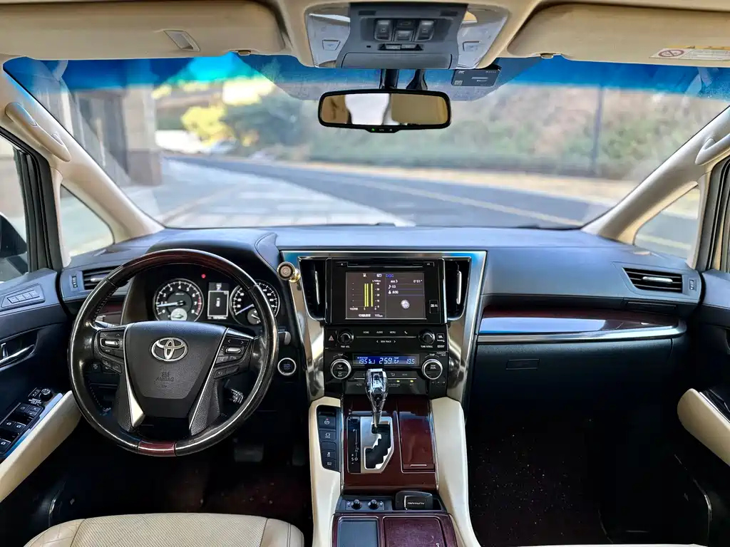 TOYOTA ALPHARD 2017