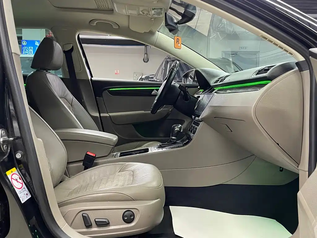 VOLKSWAGEN MAGOTAN 2014