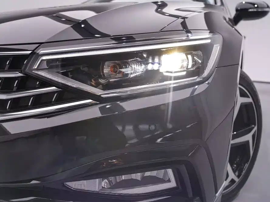 VOLKSWAGEN MAGOTAN 2023