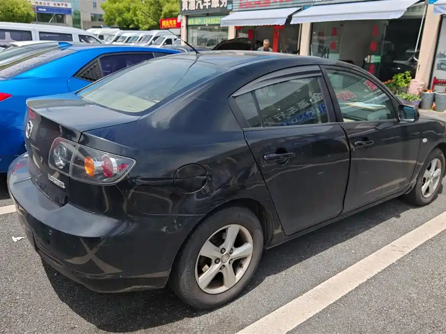 MAZDA 3 2010