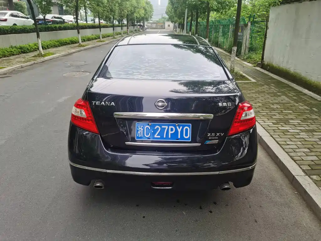 NISSAN TEANA 2010