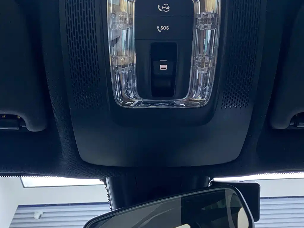 MERCEDES BENZ GLB 2023