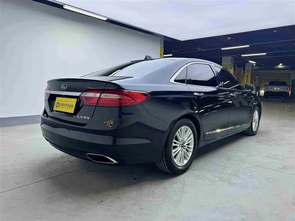 FORD TAURUS 2015
