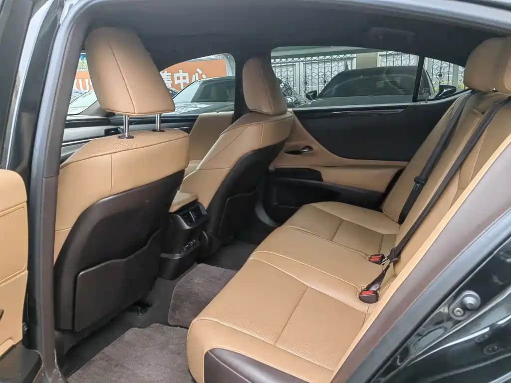 LEXUS ES 2020