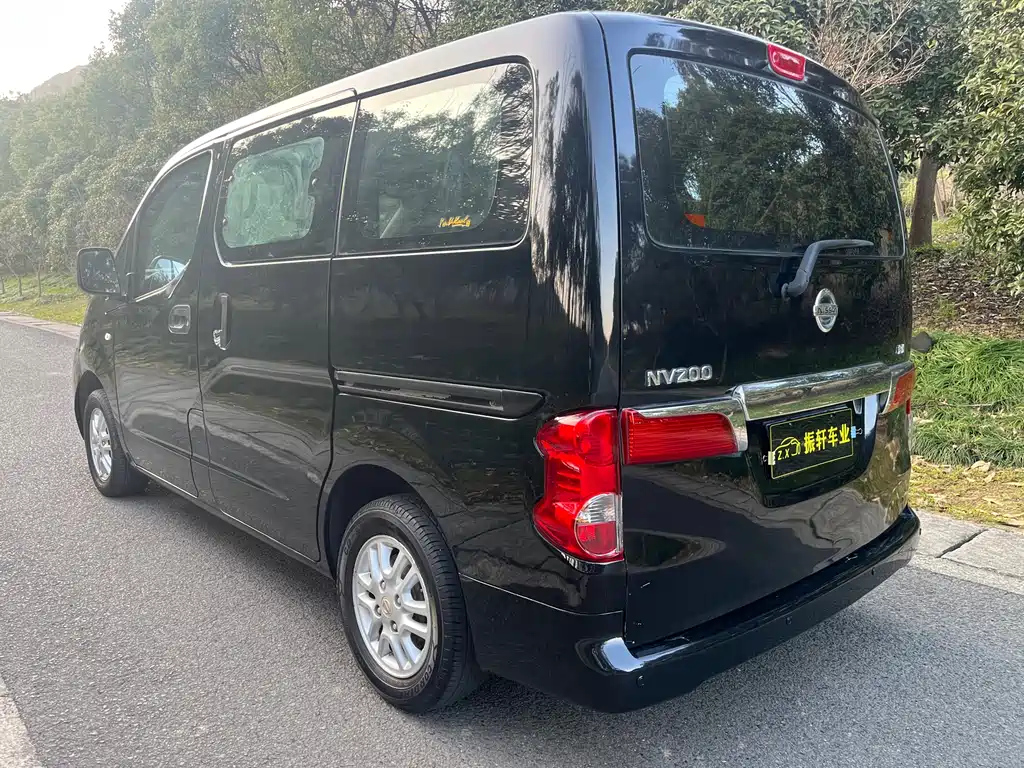 NISSAN NV200 2012