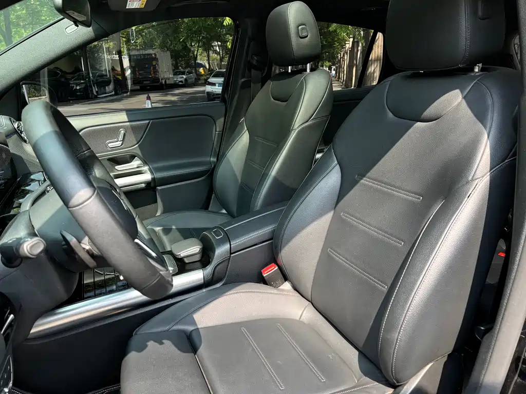 MERCEDES BENZ GLA 2021