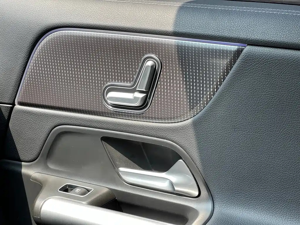 MERCEDES BENZ GLA 2021