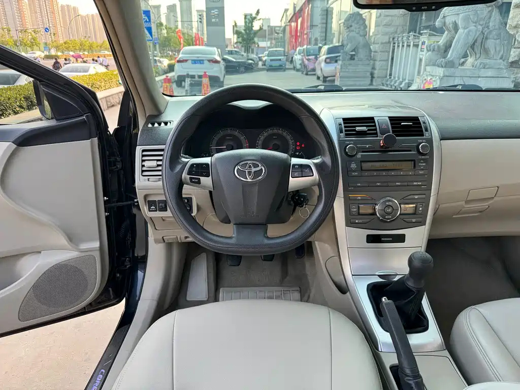 TOYOTA COROLLA 2012
