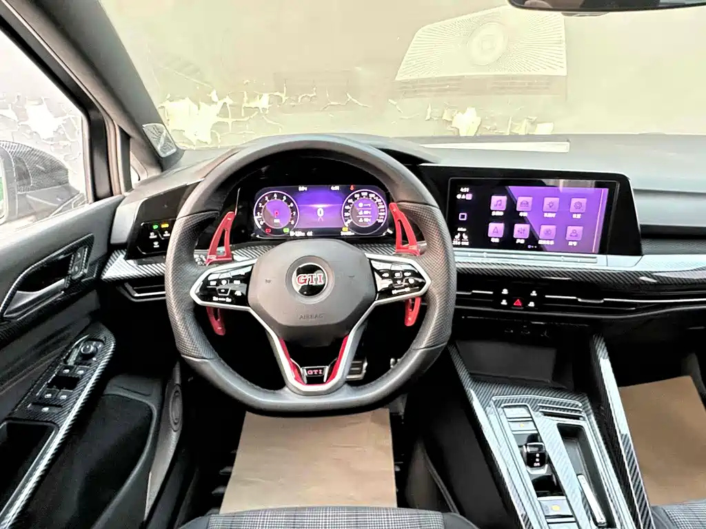 VOLKSWAGEN GOLF 2023
