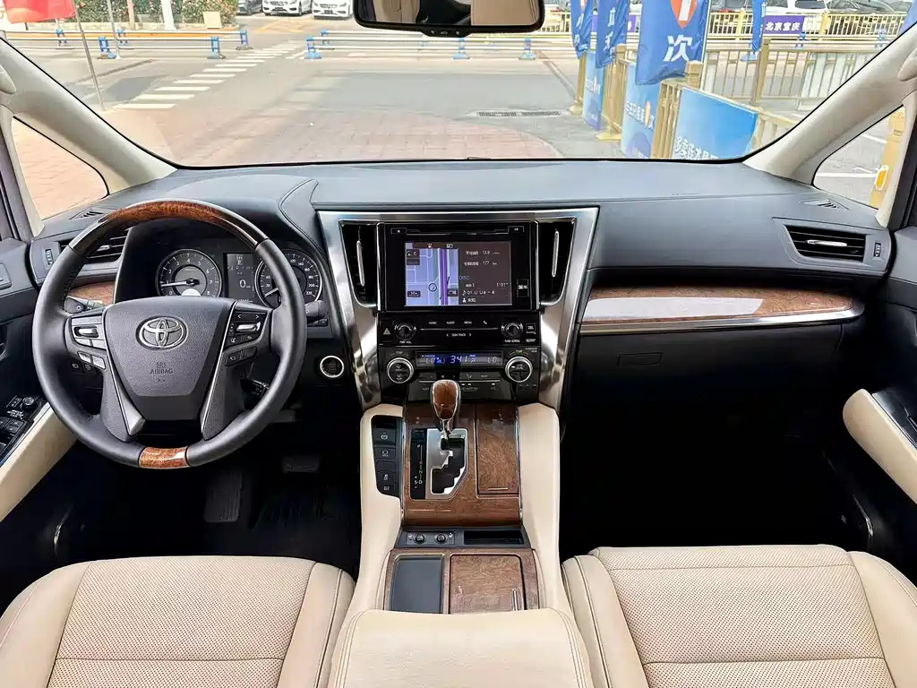 TOYOTA ALPHARD 2017
