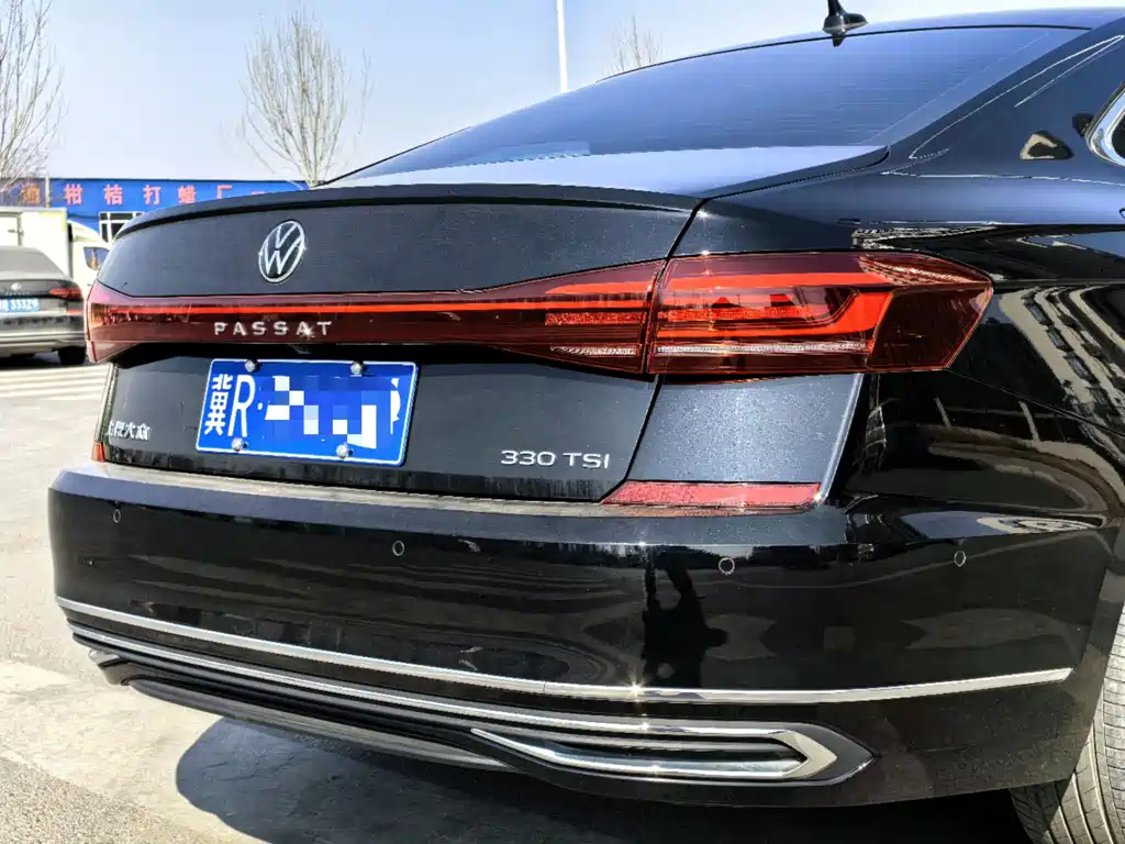 VOLKSWAGEN PASSAT 2023
