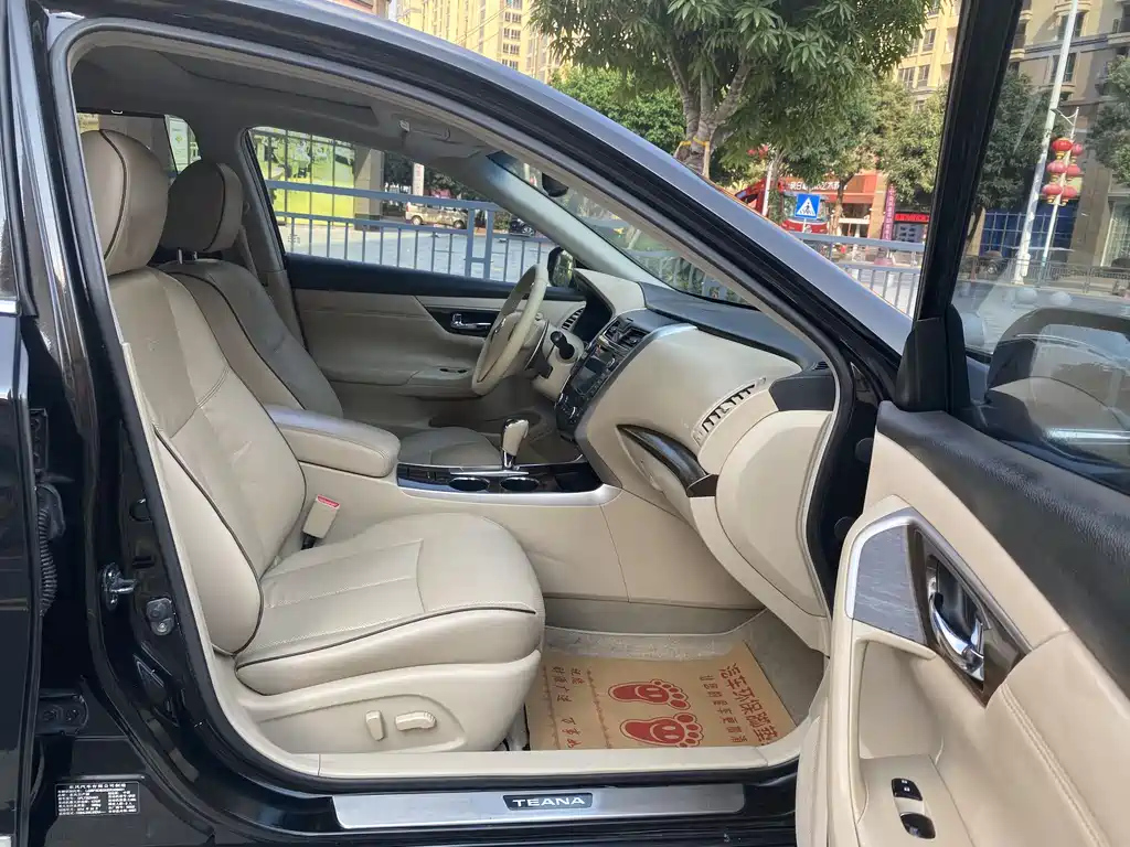 NISSAN TEANA 2015